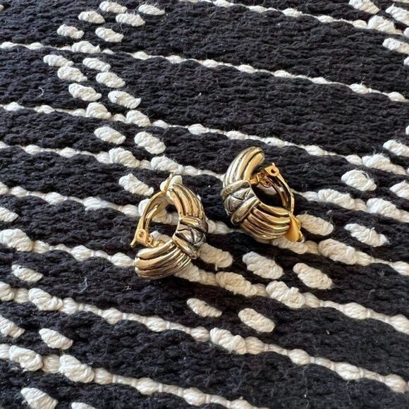 Vtg 80s clip on statement earrings two‎ tone costume fashion huggie half moon - Picture 4 of 7